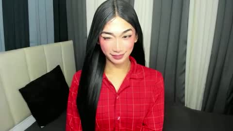 pixiedoll_ online show from May 5, 6:35 pm
