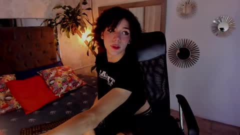 cris online show from February 9, 11:15 pm