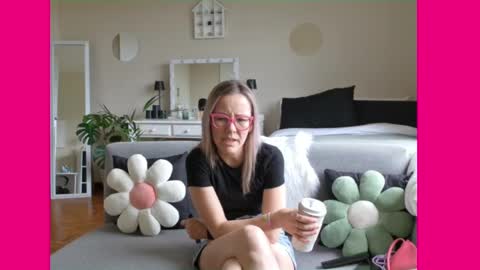 Lynn online show from March 7, 2:12 pm