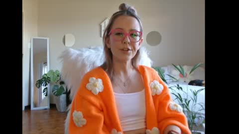 Lynn online show from February 3, 3:06 pm