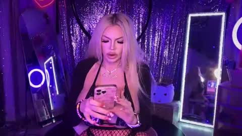 Snapshot of plasticfuckdoll chatting on September 20, 2:25 am Dumb bimbo fuck doll online show from September 20, 2:25 am