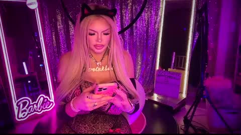 Snapshot of plasticfuckdoll chatting on January 26, 1:41 am Dumb bimbo fuck doll online show from January 26, 1:41 am