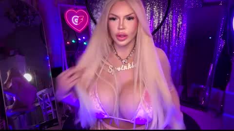 Snapshot of plasticfuckdoll chatting on February 21, 1:11 am Dumb bimbo fuck doll online show from February 21, 1:11 am
