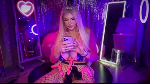 Snapshot of plasticfuckdoll chatting on February 8, 2:15 am Dumb bimbo fuck doll online show from February 8, 2:15 am