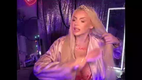 Snapshot of plasticfuckdoll chatting on September 14, 12:46 am Dumb bimbo fuck doll online show from September 14, 12:46 am