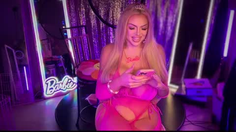 Snapshot of plasticfuckdoll chatting on January 20, 12:57 am Dumb bimbo fuck doll online show from January 20, 12:57 am