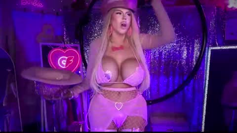 Snapshot of plasticfuckdoll chatting on February 23, 2:40 am Dumb bimbo fuck doll online show from February 23, 2:40 am
