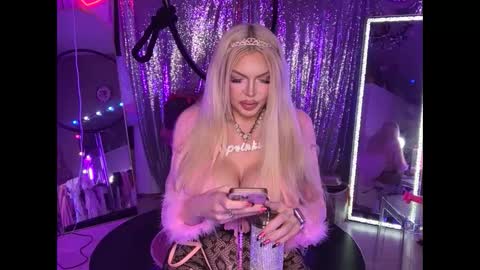 Snapshot of plasticfuckdoll chatting on September 13, 12:02 am Dumb bimbo fuck doll online show from September 13, 12:02 am