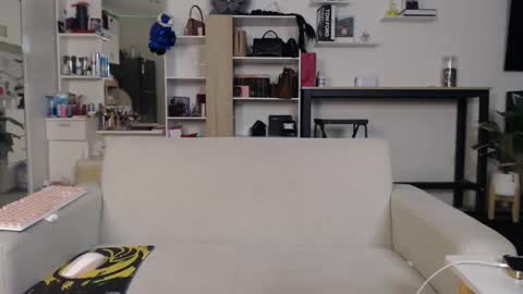 plasticgirll online show from February 14, 5:25 pm