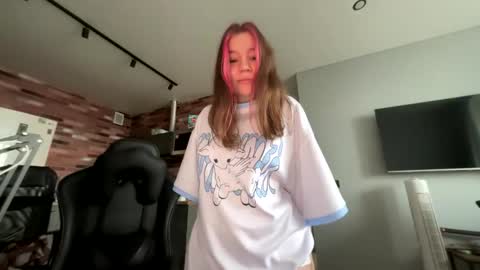 play_sisvalery online show from October 13, 10:39 am