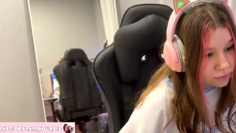 play_sisvalery online show from November 14, 9:05 pm