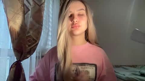 Mia online show from October 1, 6:45 am