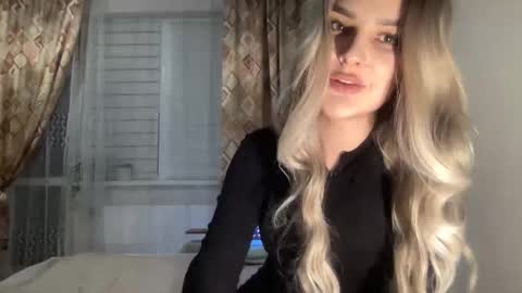 Mia online show from October 19, 8:46 pm