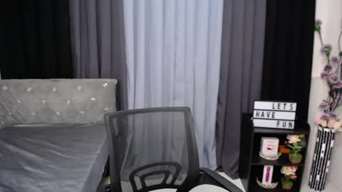 LAUREEN online show from December 3, 6:54 am