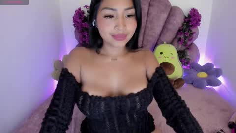 Snapshot of pocahontas_cute chatting on February 27, 1:41 am Nicole online show from February 27, 1:41 am