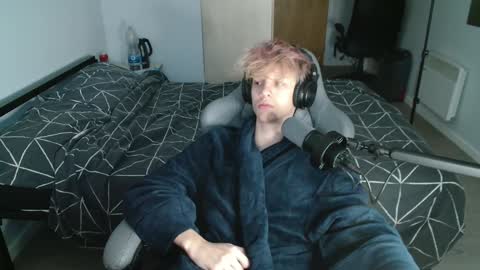 Snapshot of polarny05 chatting on December 7, 8:16 am Polarny online show from December 7, 8:16 am