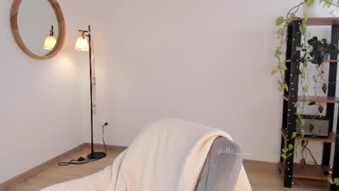 Polly online show from August 3, 10:49 pm