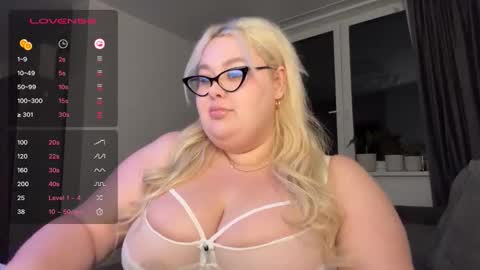 polly_cuteee online show from October 27, 7:47 pm