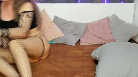 Snapshot of polly_hard chatting on January 9, 6:15 pm Polly online show from January 9, 6:15 pm