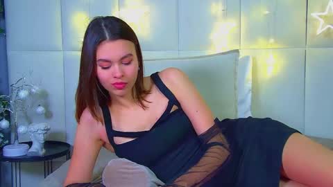 Polly online show from December 3, 6:52 pm