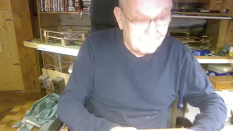 Snapshot of pomme1949 chatting on December 17, 9:50 am pomme1949 online show from December 17, 9:50 am