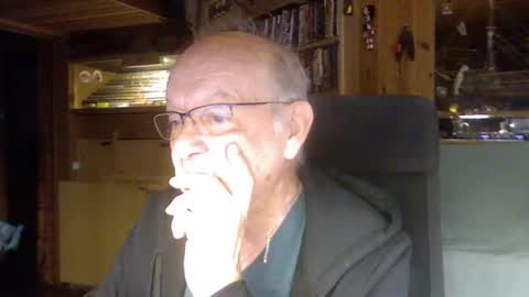 Snapshot of pomme1949 chatting on February 5, 9:36 am pomme1949 online show from February 5, 9:36 am