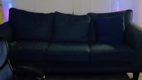 poo_c_licker213 online show from December 14, 6:30 am