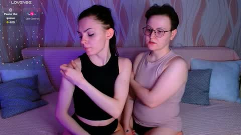 Ana and Tati online show from April 4, 11:34 pm