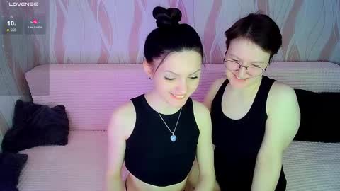 Snapshot of pornostendup chatting on February 20, 10:48 pm Ana and Tati online show from February 20, 10:48 pm