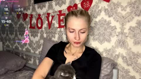  HERES SILVIA AND OlIVIA  WELCOME EVERYONE LOVENSE DOMI REACT TO YOUR TIPS LETS MAKE A GREAT SHOW TOGETHER  online show from September 19, 6:39 am
