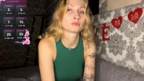  HERES SILVIA AND OlIVIA  WELCOME EVERYONE LOVENSE DOMI REACT TO YOUR TIPS LETS MAKE A GREAT SHOW TOGETHER  online show from September 25, 3:19 pm