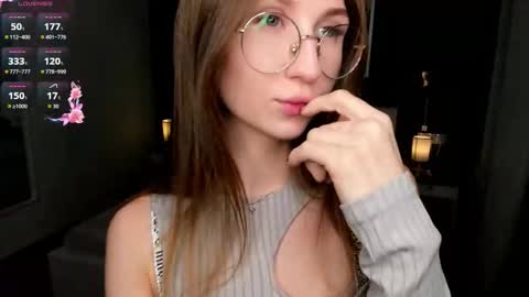 Elizabeth online show from October 21, 7:06 pm