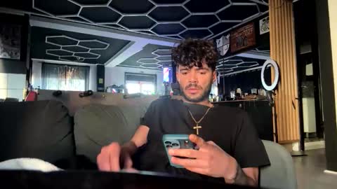 portugues_malvadao2 online show from April 3, 7:37 am