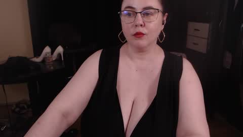 PoshMistres    online show from March 9, 6:28 am