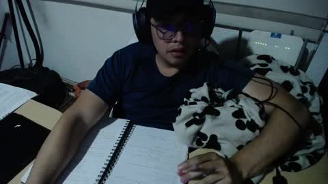 Snapshot of powerfulzeus2 chatting on September 15, 1:29 am powerfulzeus2 online show from September 15, 1:29 am
