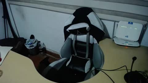 powerfulzeus2 online show from October 22, 2:04 am