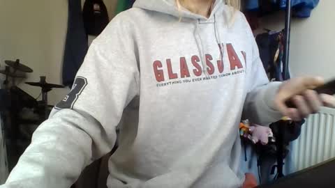 pr3ttyxlu5h online show from January 9, 12:00 pm