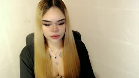 MAXXINE online show from February 3, 6:22 am