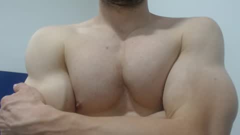 Snapshot of preettyboyx chatting on February 14, 1:02 am JUAN online show from February 14, 1:02 am