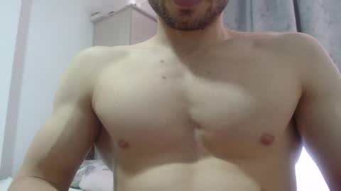 Snapshot of preettyboyx chatting on December 8, 7:32 pm JUAN online show from December 8, 7:32 pm