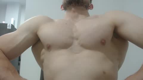 Snapshot of preettyboyx chatting on February 20, 3:56 am JUAN online show from February 20, 3:56 am