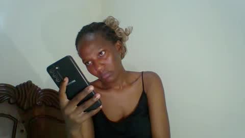 prettie_petitee online show from April 12, 11:25 am