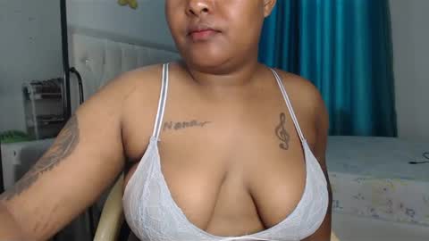 Snapshot of pretty_annah chatting on March 10, 7:44 am Annah online show from March 10, 7:44 am