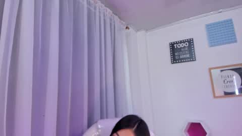 pretty online show from February 12, 12:53 pm