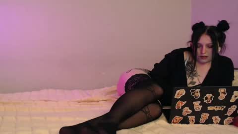 Snapshot of pretty_kriass chatting on February 4, 7:55 pm Pretty Kriss online show from February 4, 7:55 pm