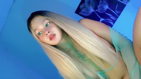 Flor online show from October 22, 10:33 pm