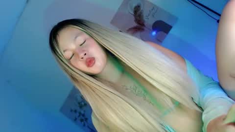 Flor online show from November 1, 10:53 pm