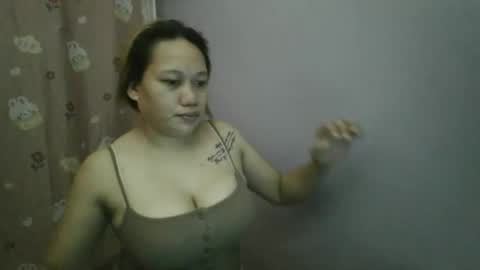 pretty_lyn08 online show from May 10, 12:17 am