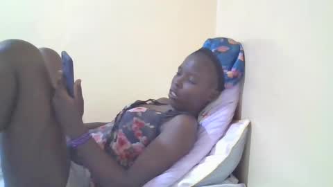 Snapshot of pretty_petite_ebony chatting on January 23, 10:44 pm pretty_petite_ebony online show from January 23, 10:44 pm