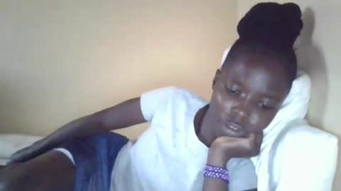 Snapshot of pretty_petite_ebony chatting on January 27, 2:24 pm pretty_petite_ebony online show from January 27, 2:24 pm